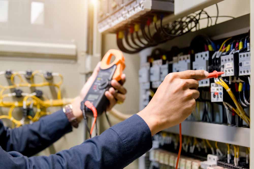 Electrician-measuring-voltage-and-current