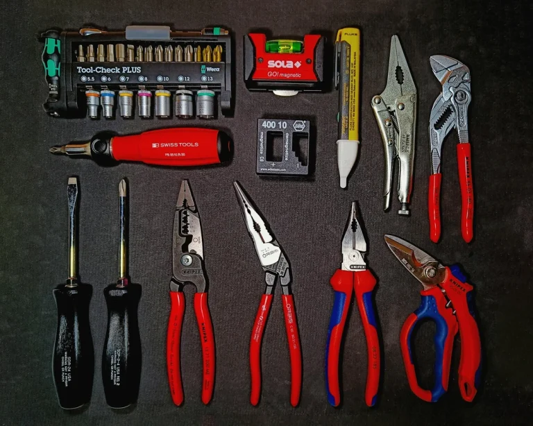 help-me-building-a-minimalist-electrician-toolkit-which-v0-ulpp14xgn45c1